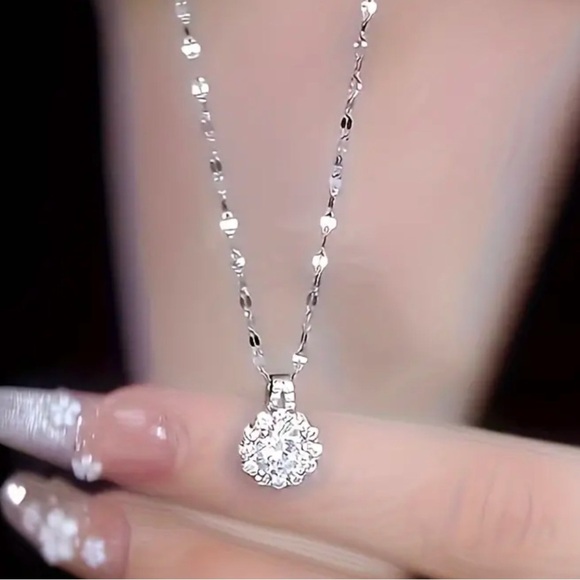 Elegant Luxury Vintage Pendant Necklace, The Perfect Choice For Valentine's Day - Picture 5 of 8